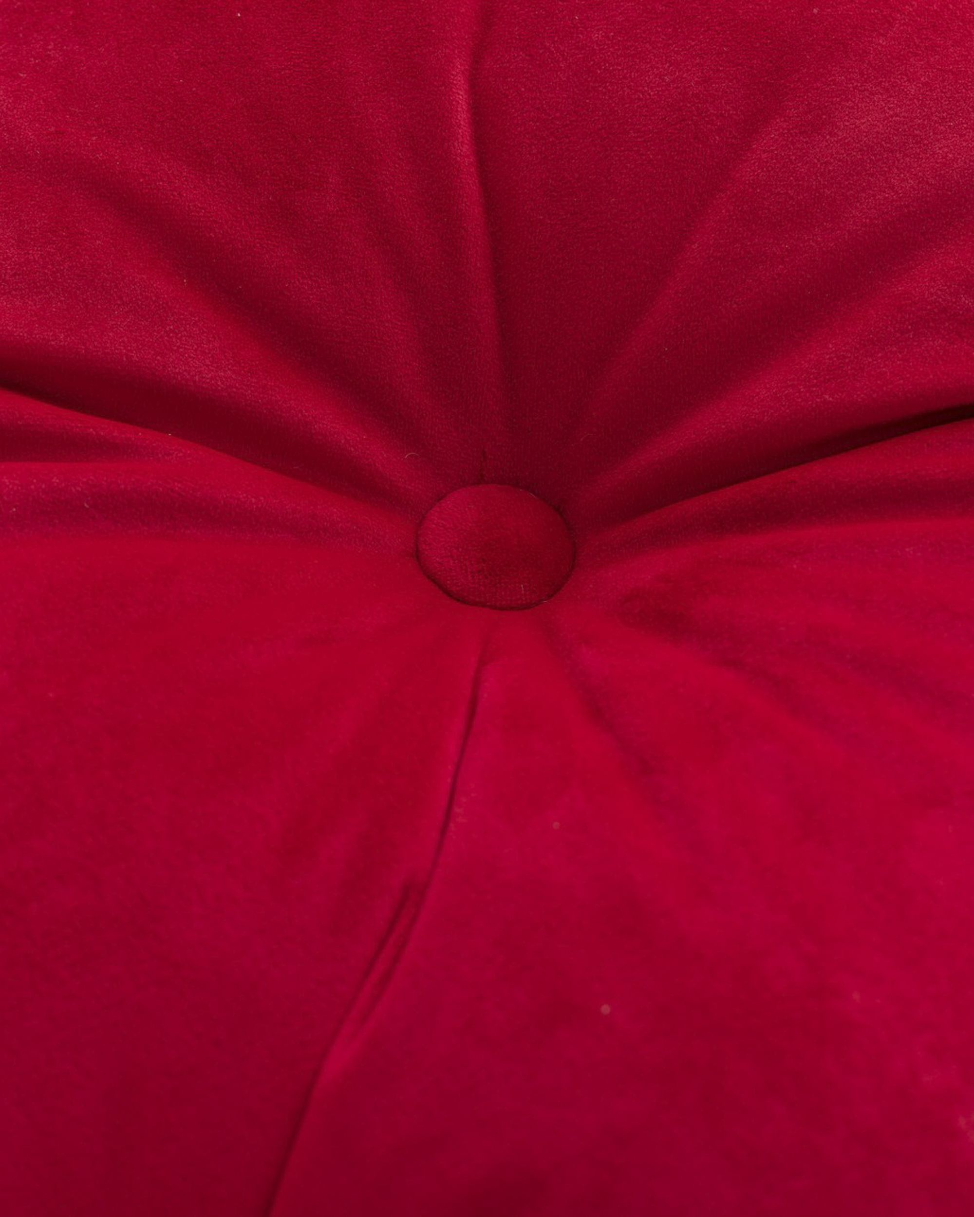 Square velvet cushion with button product colour red fabric gloss, velvet (hover)