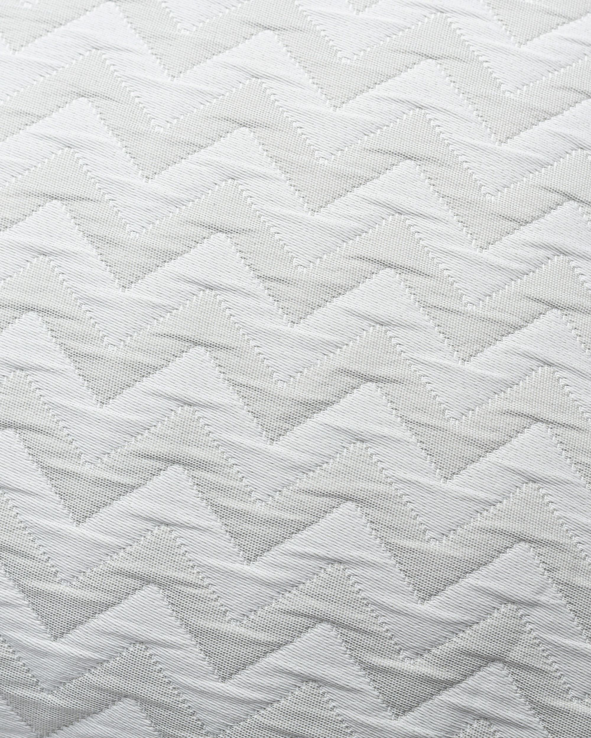 Quilted Chevron throw 150 x 240 cm (hover)