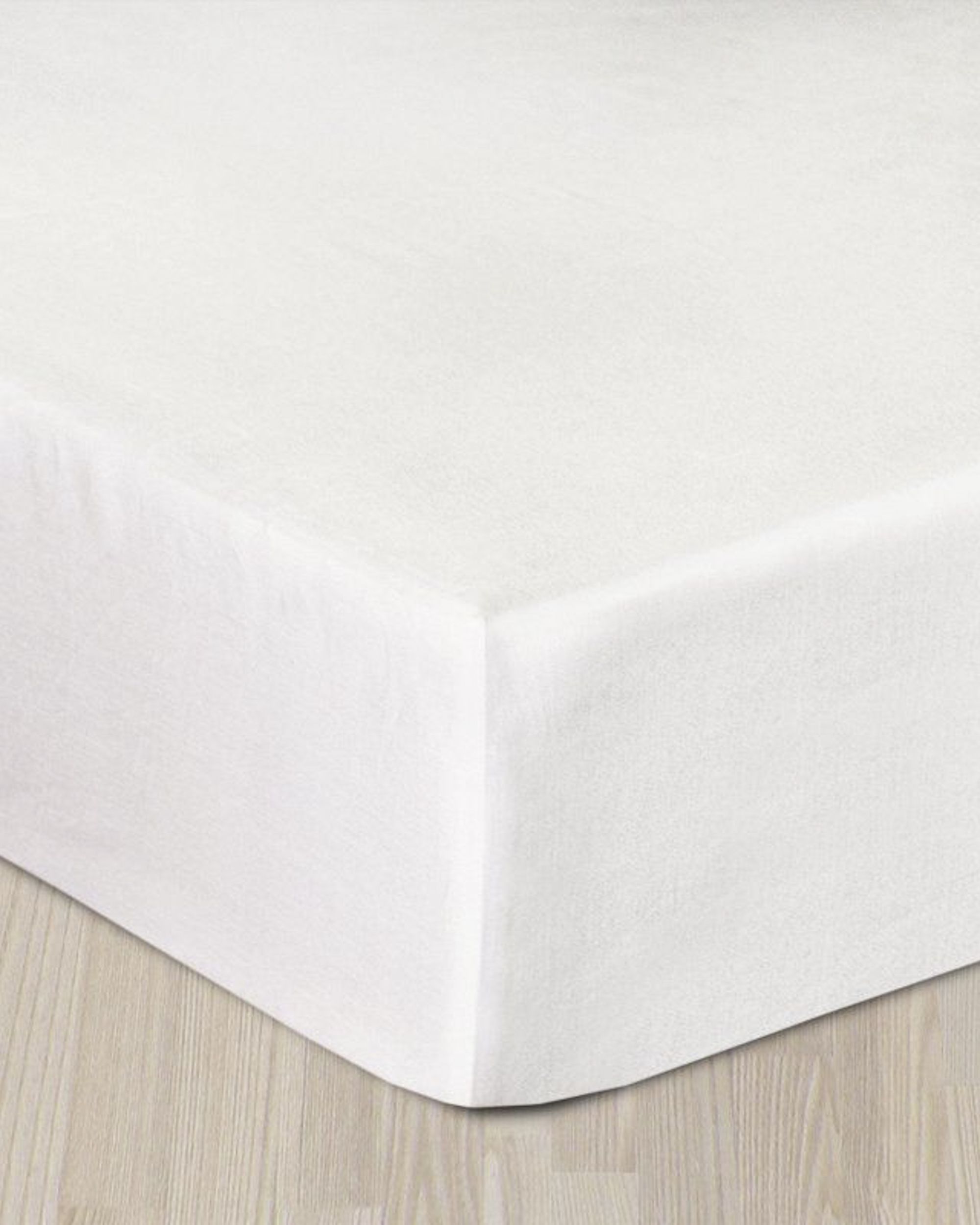 White satin fitted sheet 140 × 200 cm
