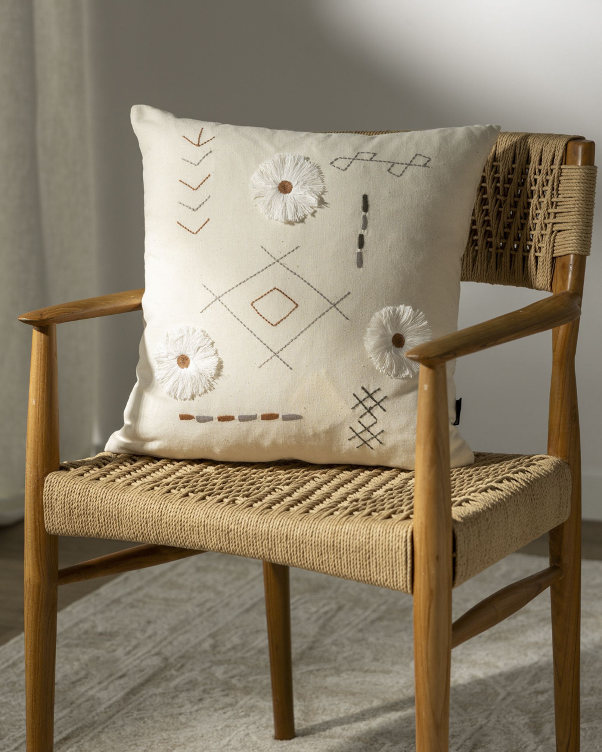 Boho Stitch Bloom cushion cover 45x45 cm (hover)