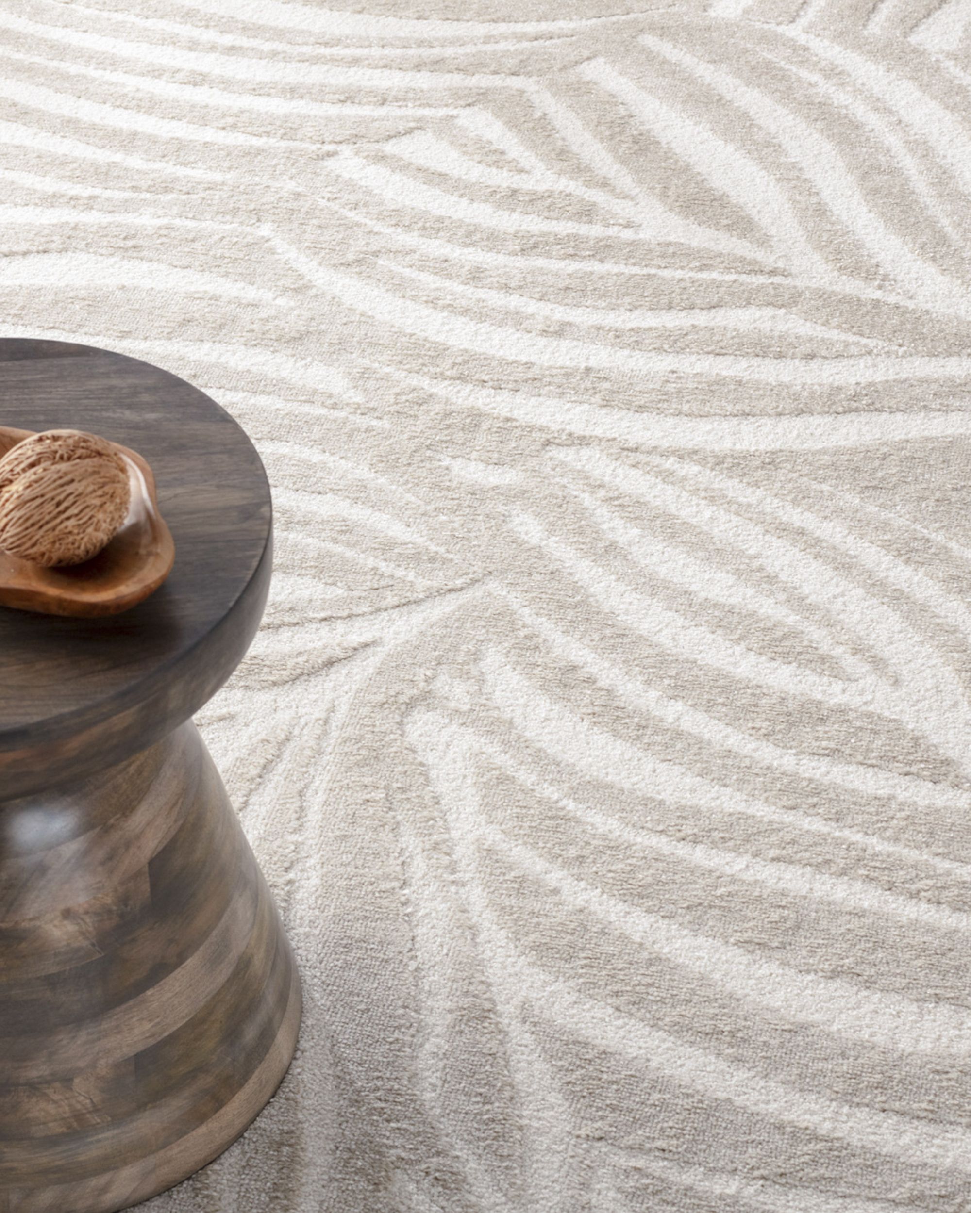 Velora Beige Rug 160 × 230 cm (hover)