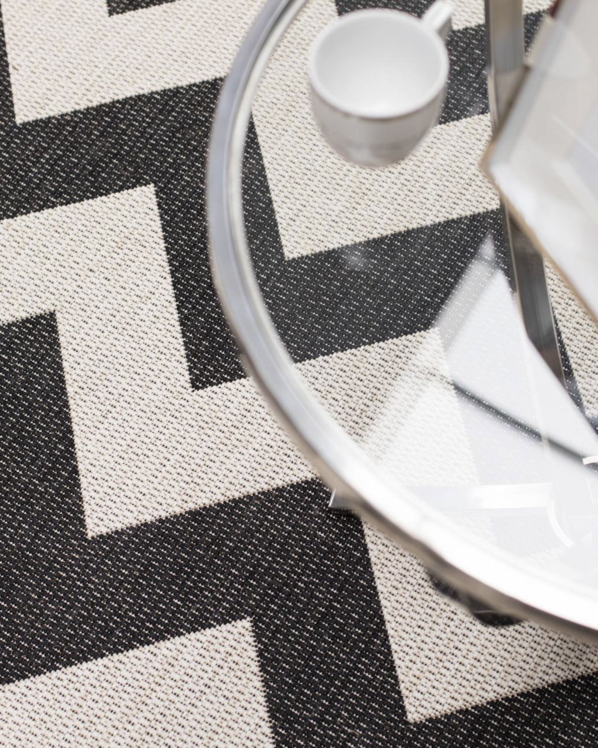 Modern Chevron Black/Beige Area Rug 160x230cm (hover)