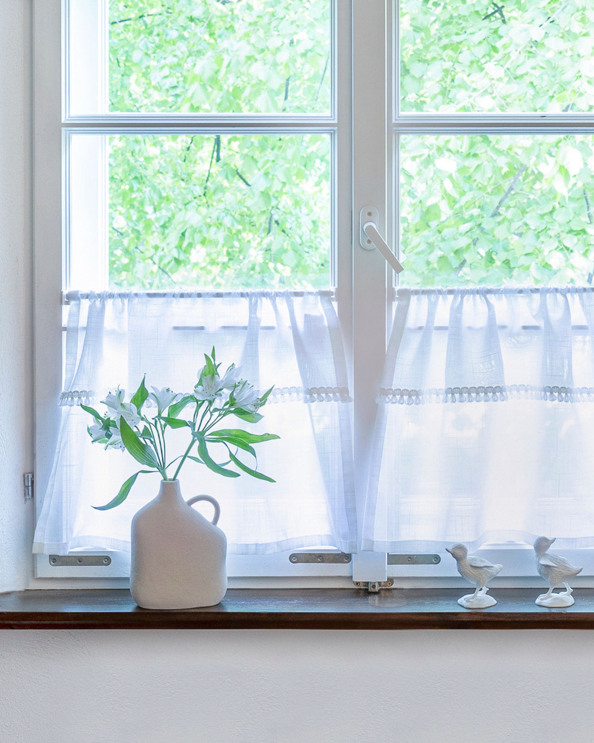 Valance with tassels H 40cm+2.5cm fringe for metres product colour white fabric semi-sheer, structured