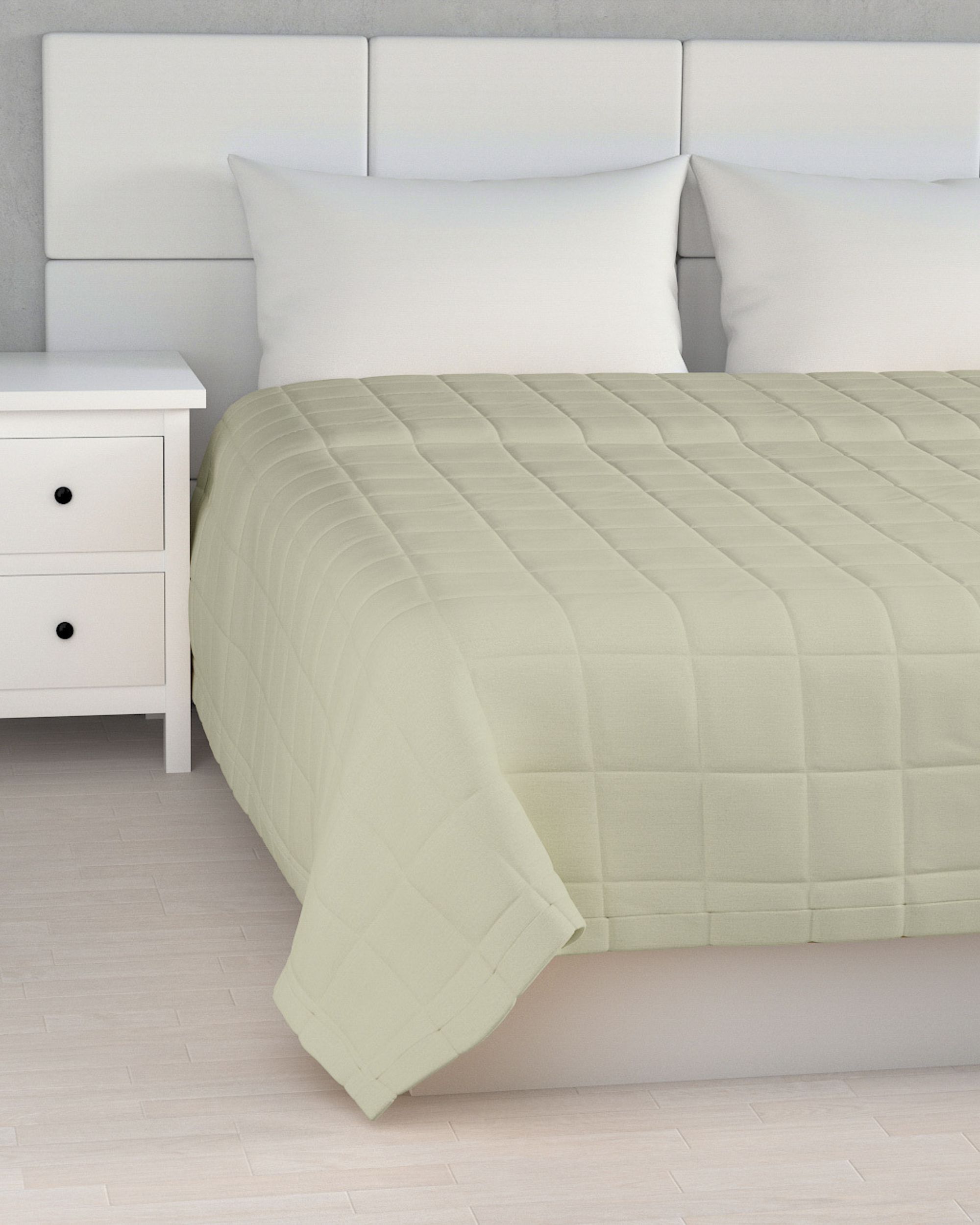 Check quilted throw product colour green