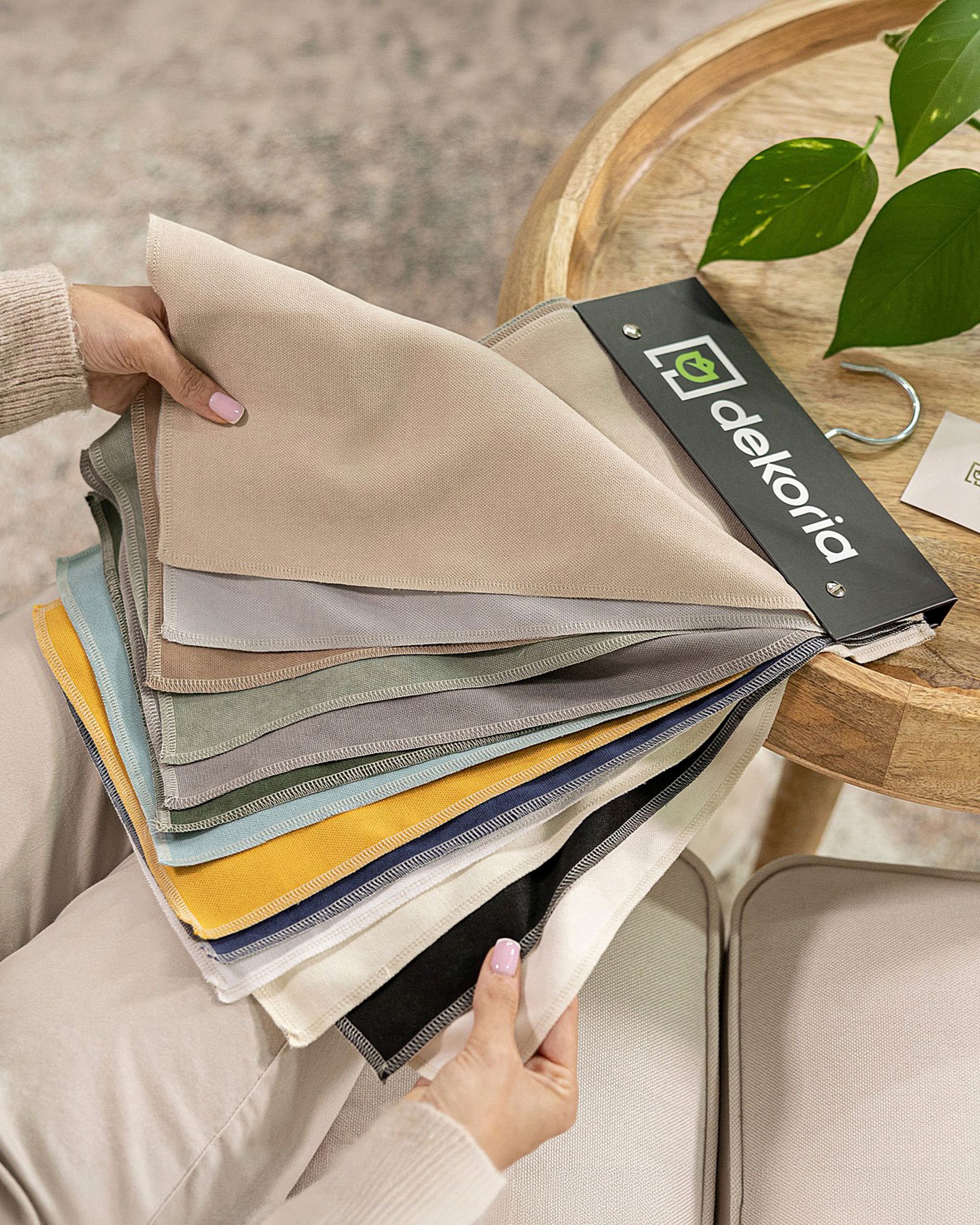 Fabric Pattern Book Crema (hover)