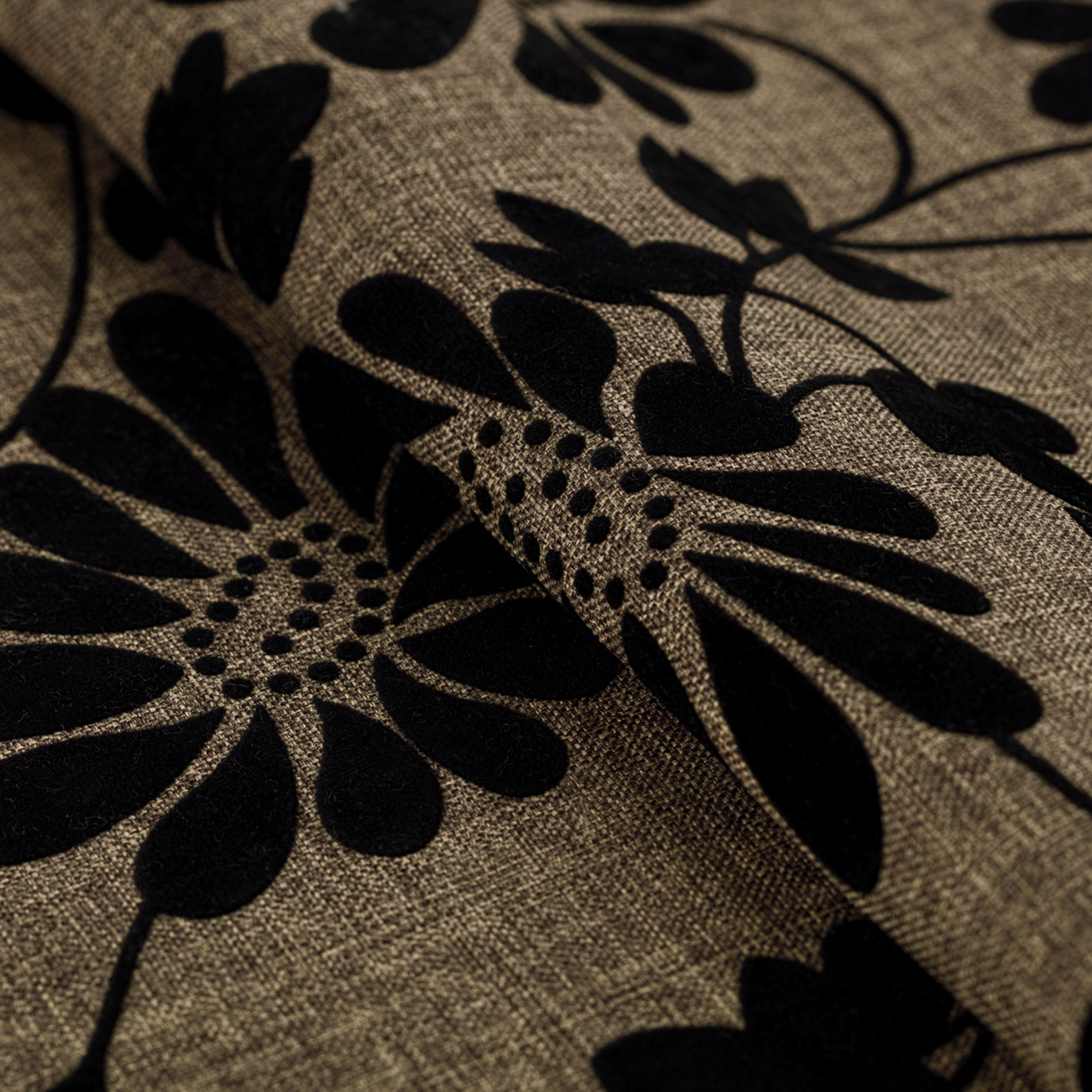 Living Plus 162-11 black flowers on a beige background