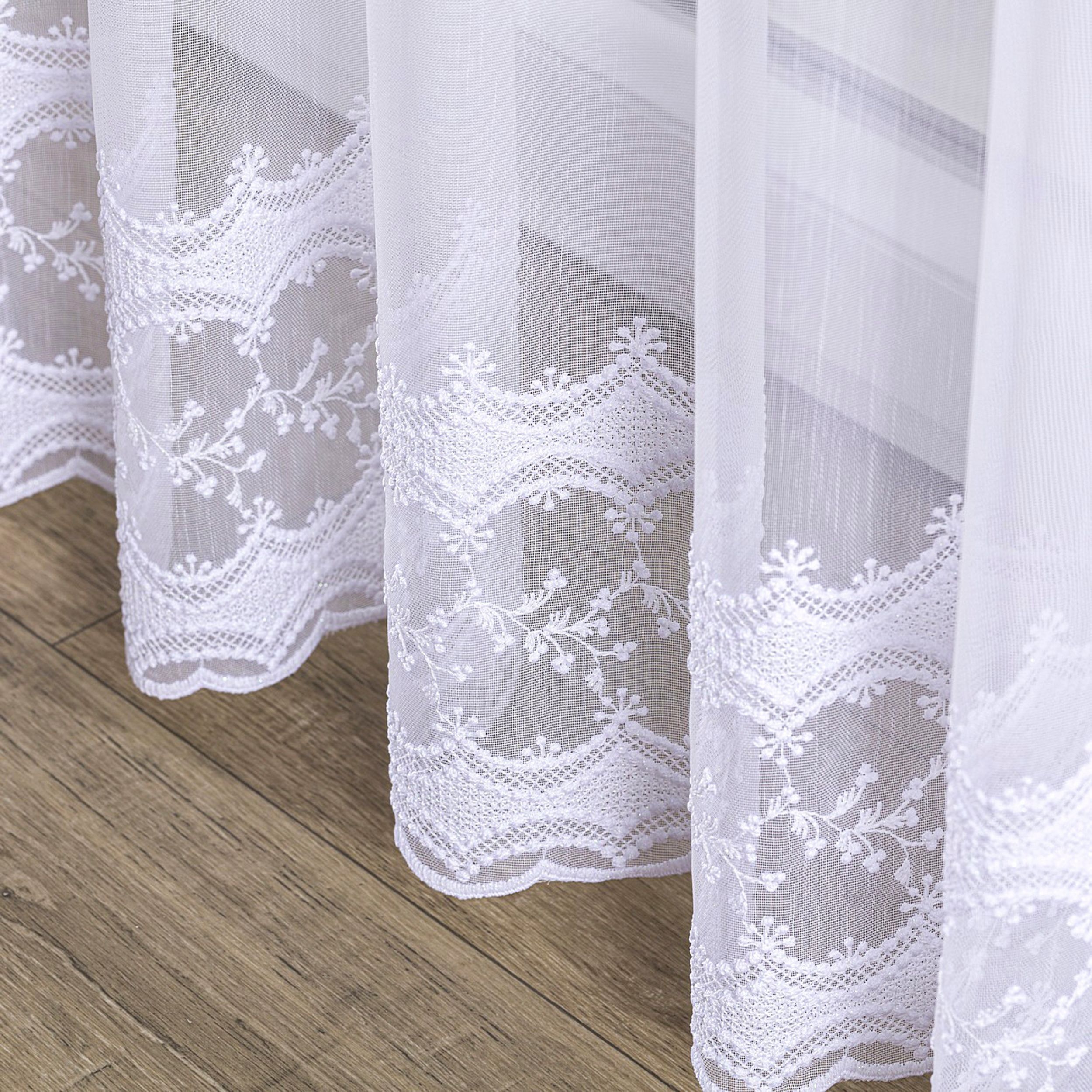 Voiles and Sheers 186-39 white with pattern