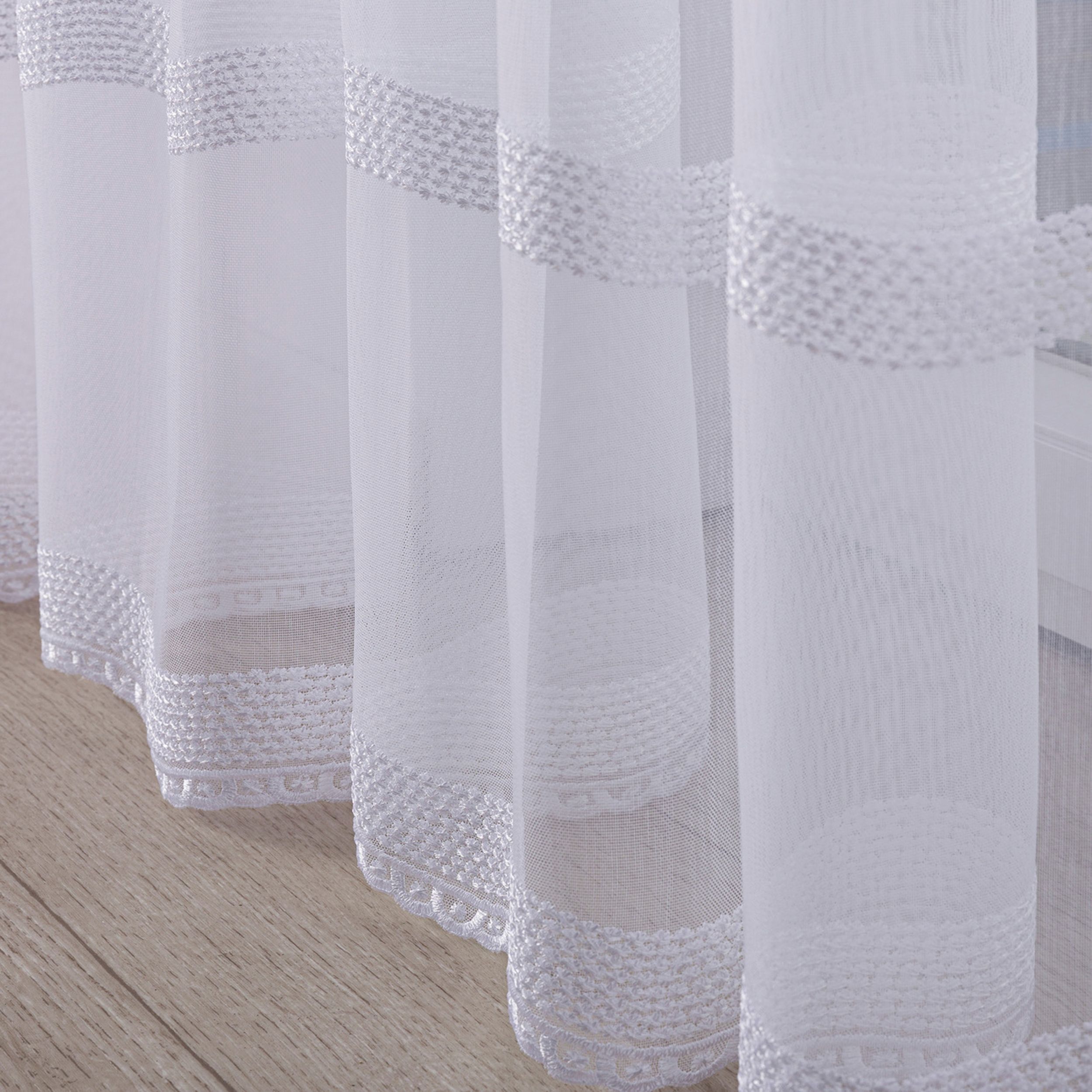 Voiles and Sheers 186-40 white with pattern