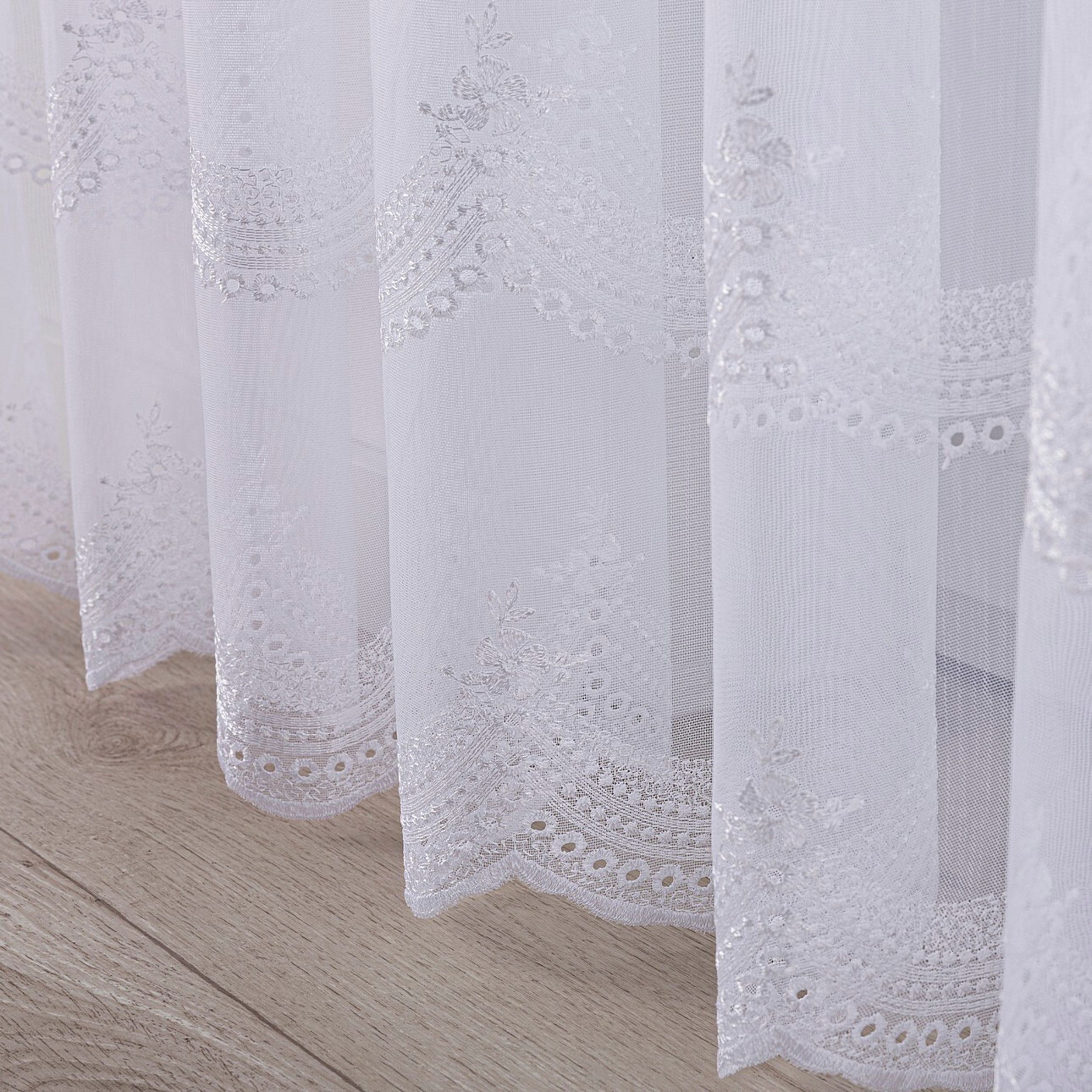 Voiles and Sheers 186-51 white with pattern