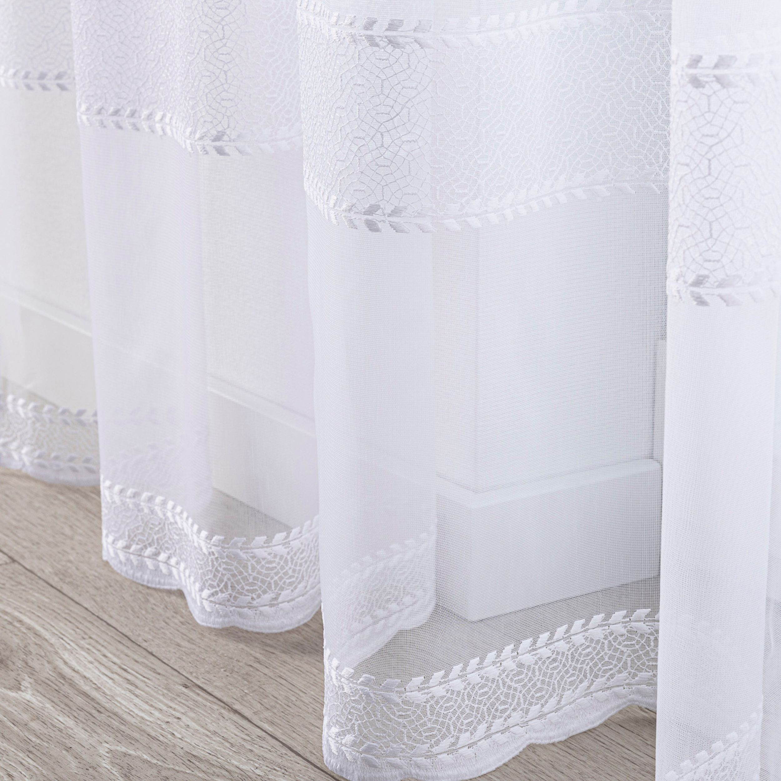 Voiles and Sheers 186-57 white with pattern