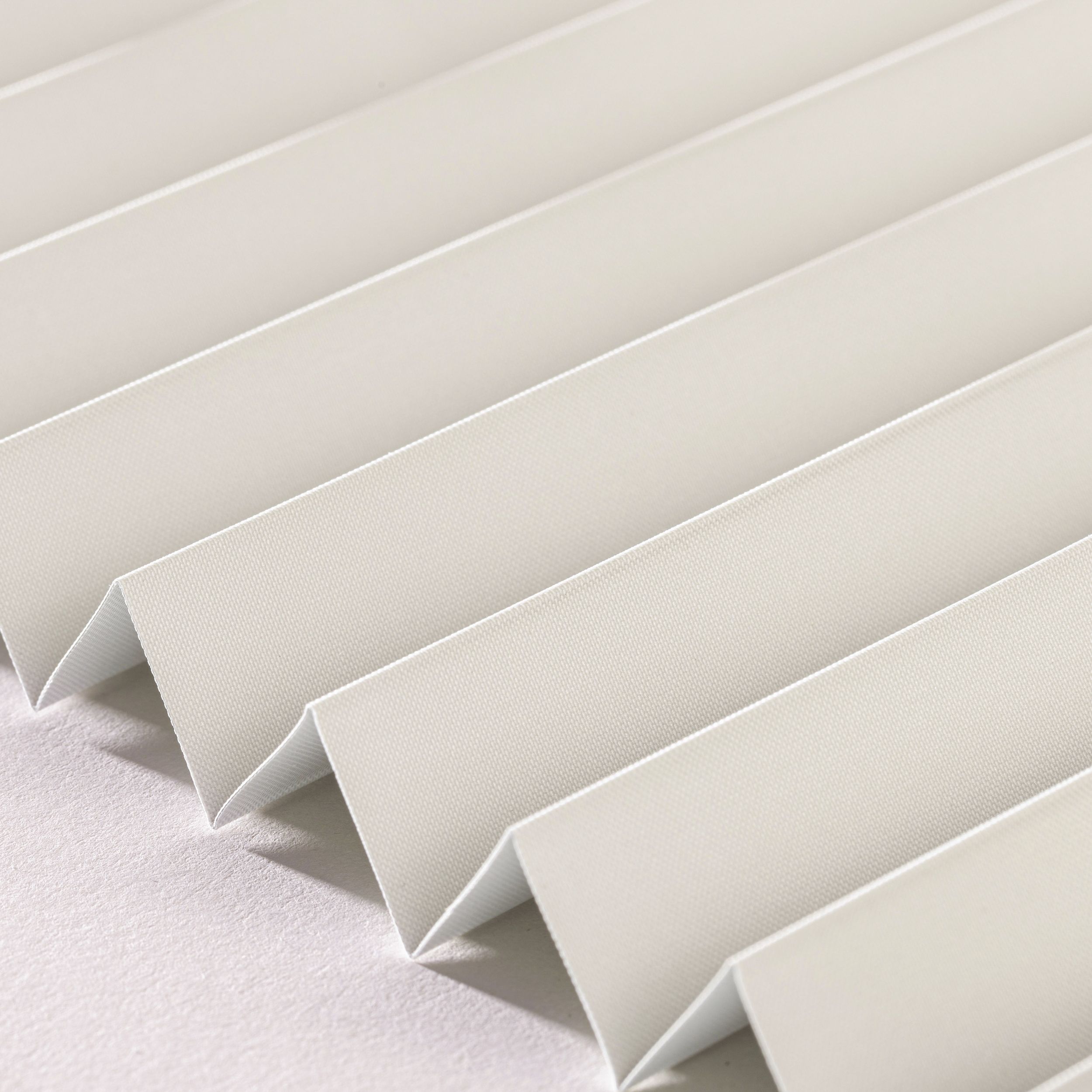 Blackout – Harmonica pleated blinds BLP-101 light grey