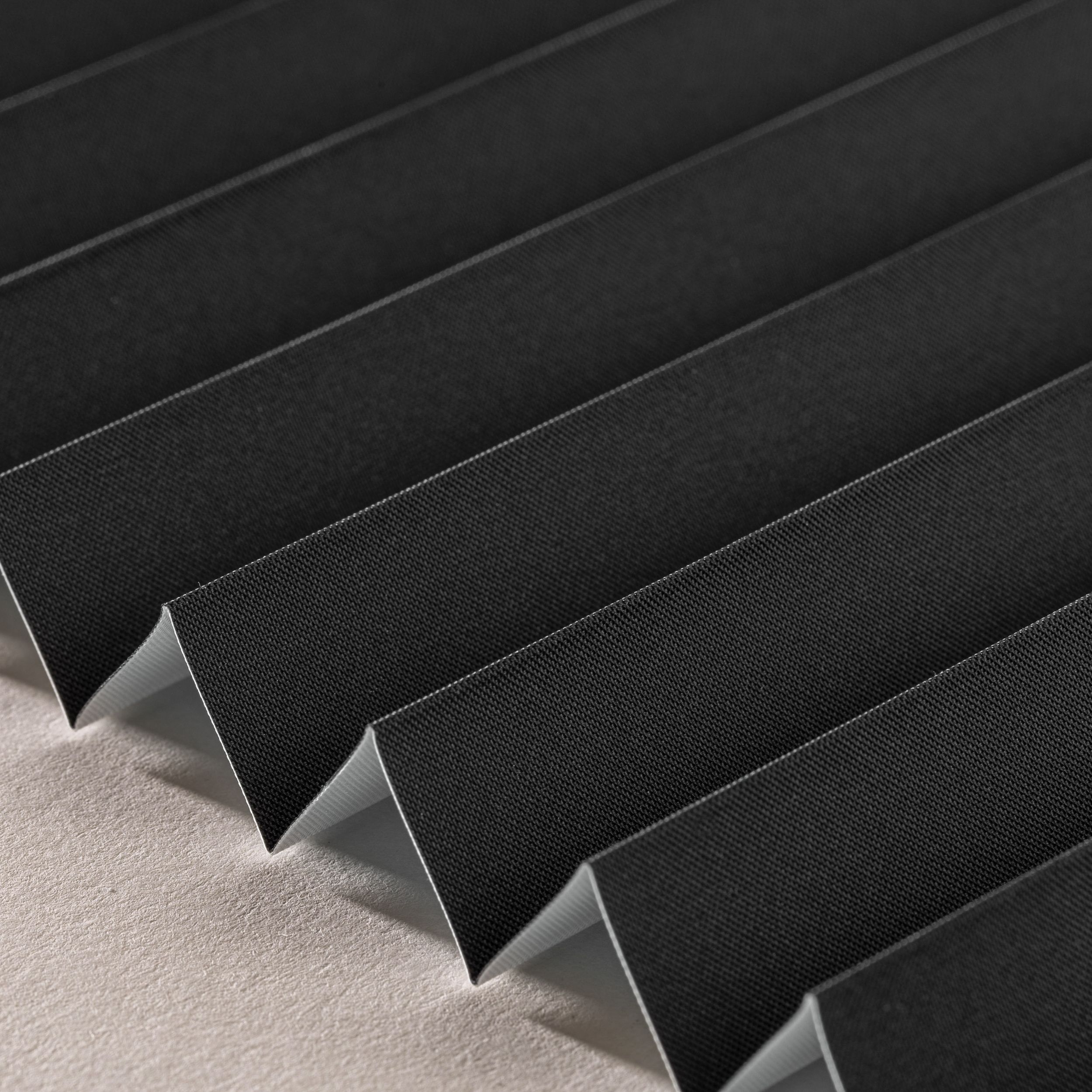 Blackout – Harmonica pleated blinds BLP-104 black