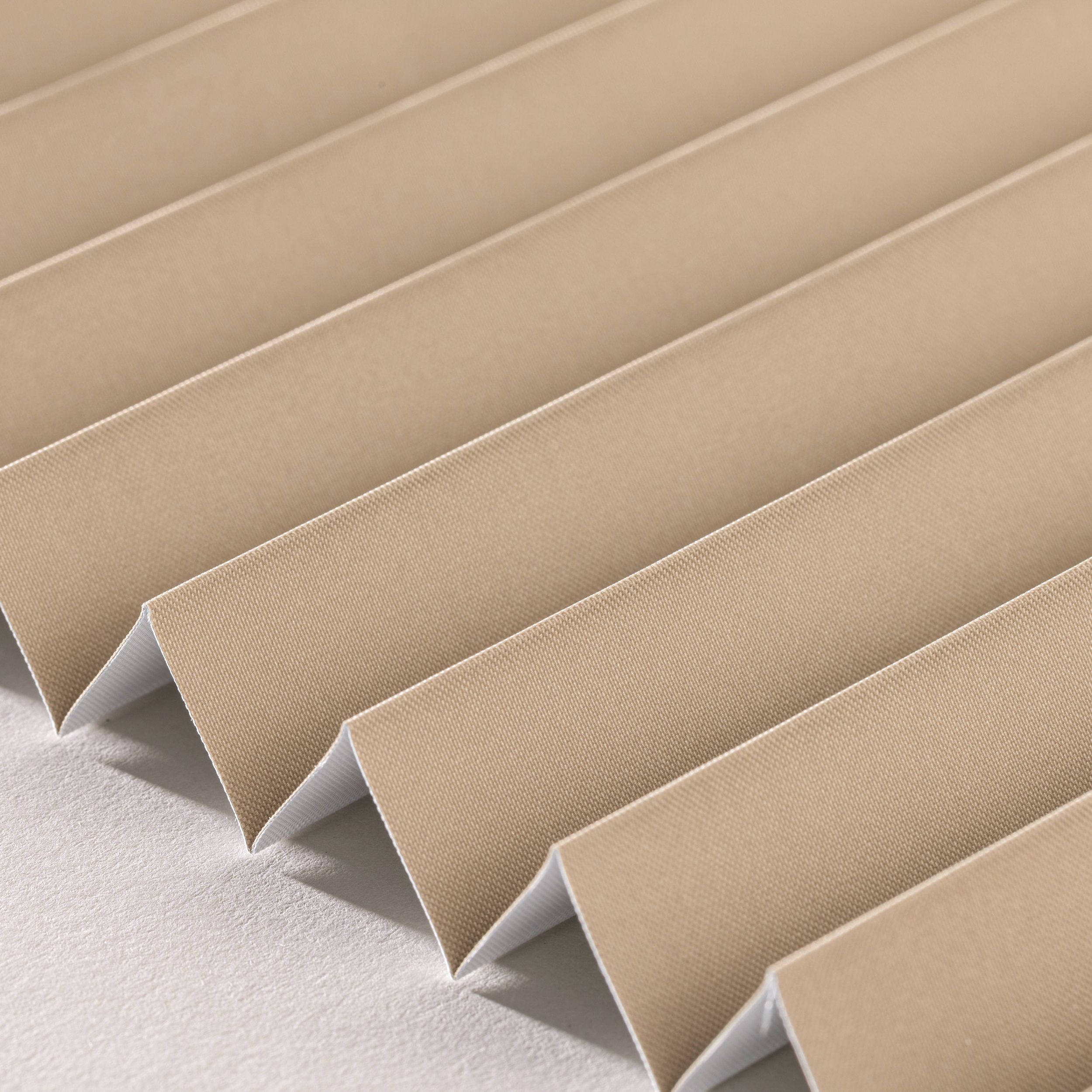 Blackout – Harmonica pleated blinds BLP-105 light brown