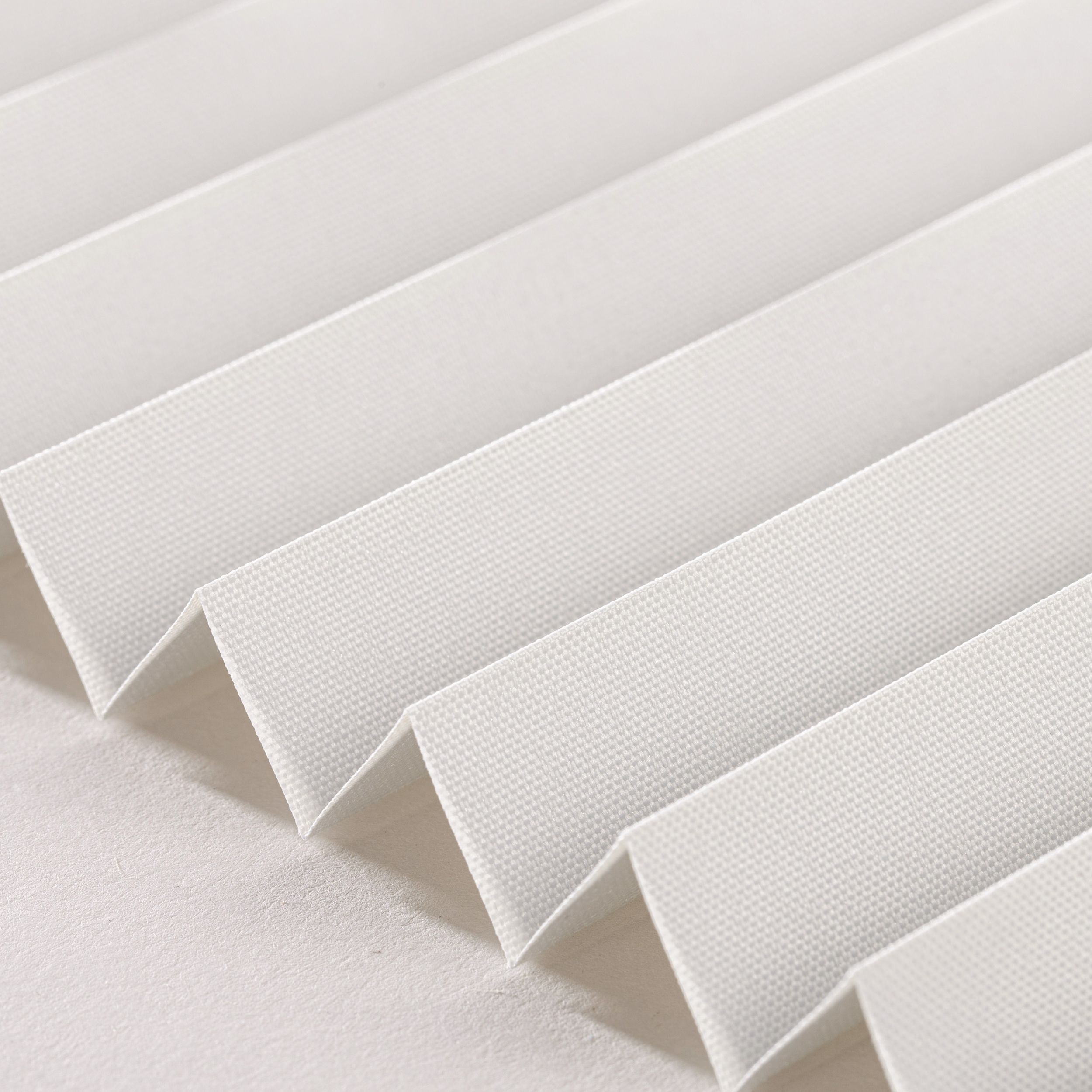Pearl Basic – Harmonica pleated blinds BP-107 light grey