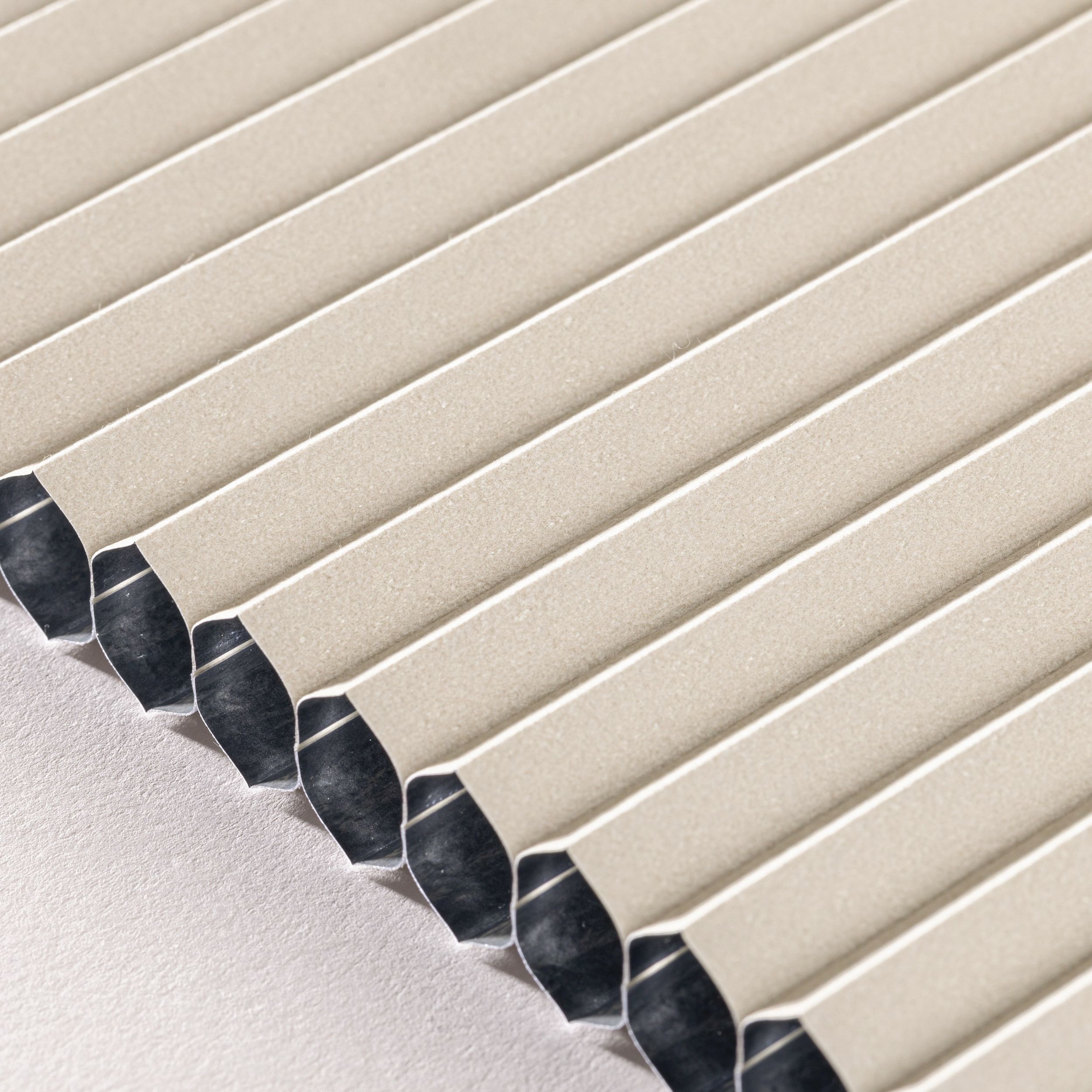 Blackout ALU – Honeycomb pleated blinds HA-101 greige